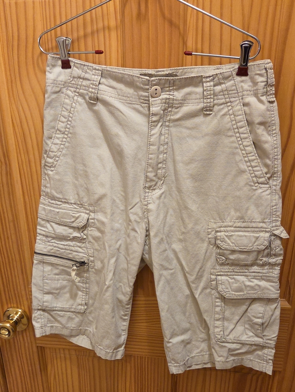 Men's Light Beige Cargo Shorts with Multiple Utility Pockets